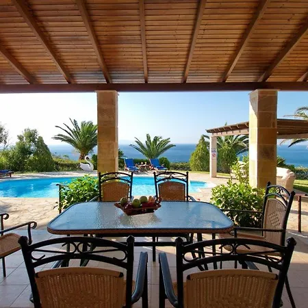 Villa Kleismata Sleeps 6 *
