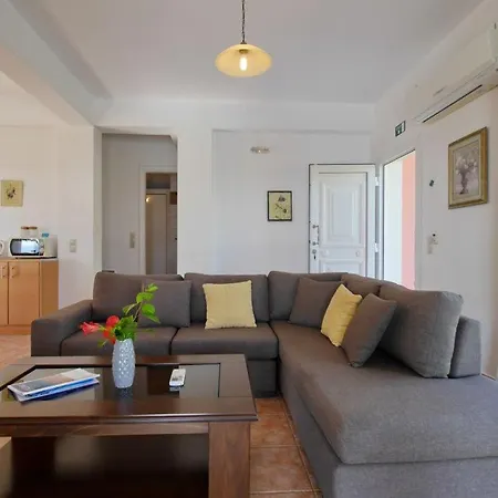 Villa Kleismata Sleeps 6 *