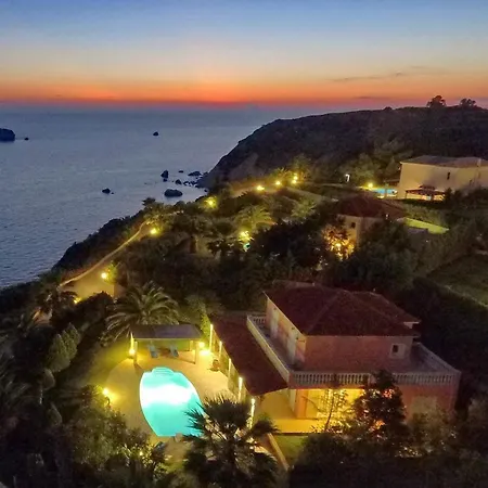 Kleismata Sleeps 6
